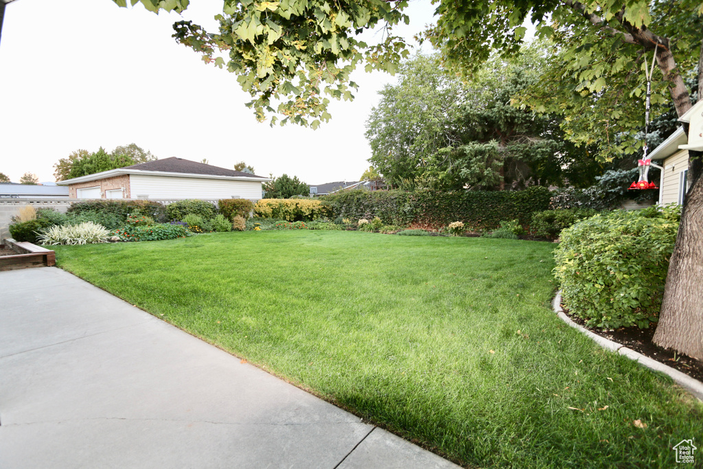 912 W HOLLYCREST DR South Jordan, UT 84095
