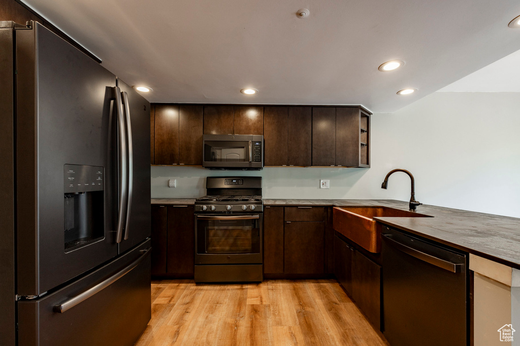 Photo 3 for MLS #2114015 at 3077 Fawn Dr