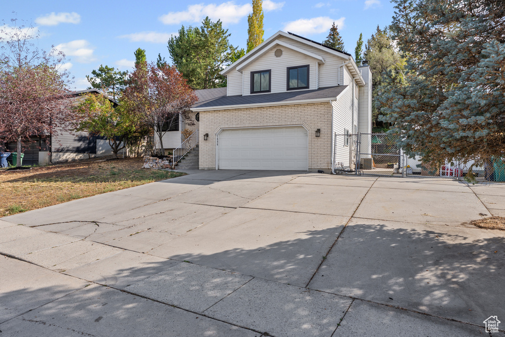 Photo 3 for MLS #2114019 at 1896 E Gyrfalcon