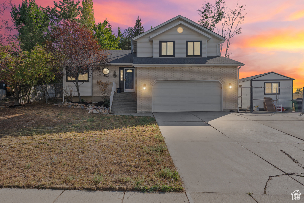 Photo 2 for MLS #2114019 at 1896 E Gyrfalcon
