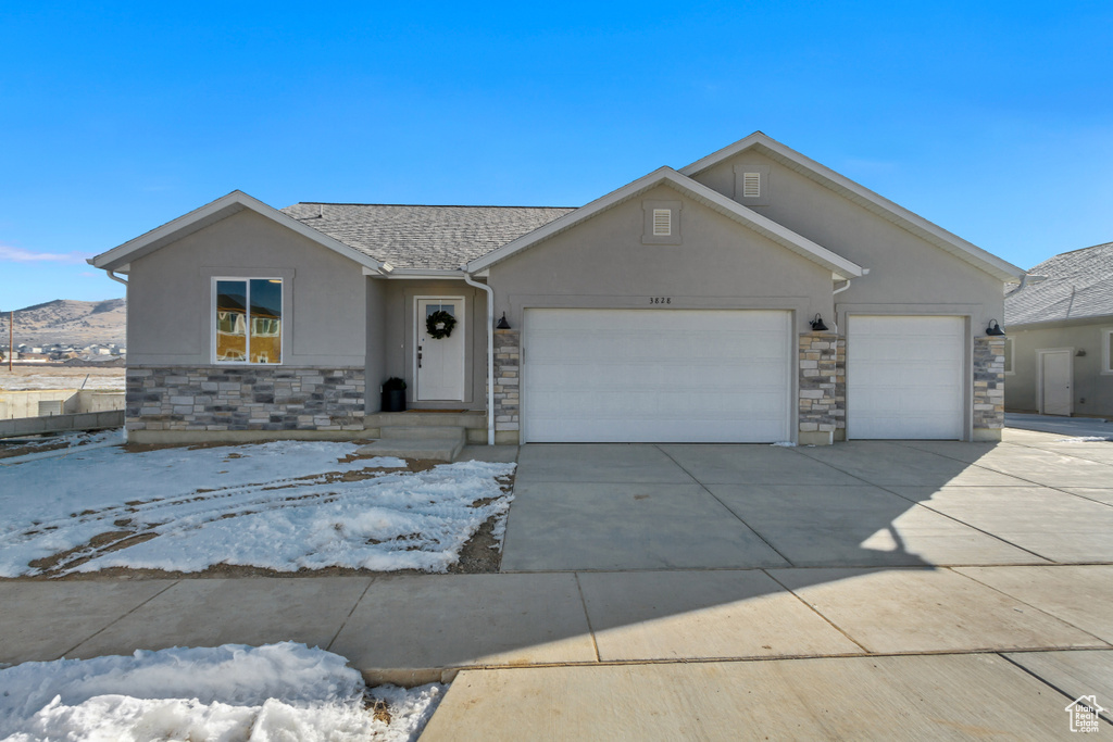 Photo 2 for MLS #2114027 at 3714 N Daffodil Dr