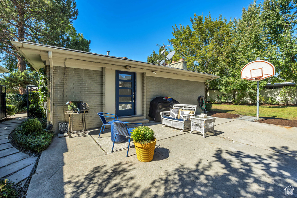 2035 E RIBBON LN Holladay, UT 84117
