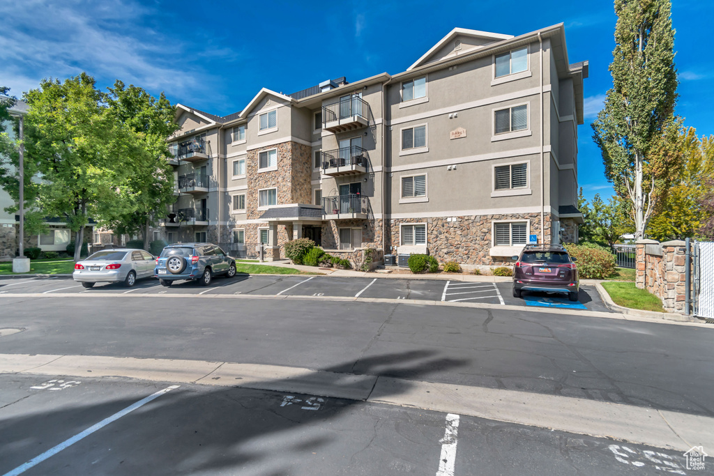 1205 E PRIVOT DR #102 Cottonwood Heights, UT 84121