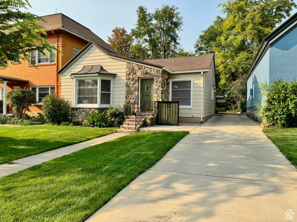 Photo 2 for MLS #2114100 at 821 E 100 South