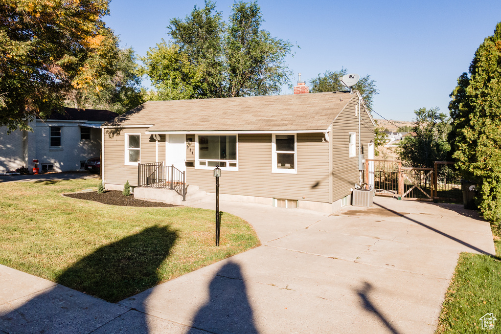 Photo 3 for MLS #2114127 at 834 Highland Blvd