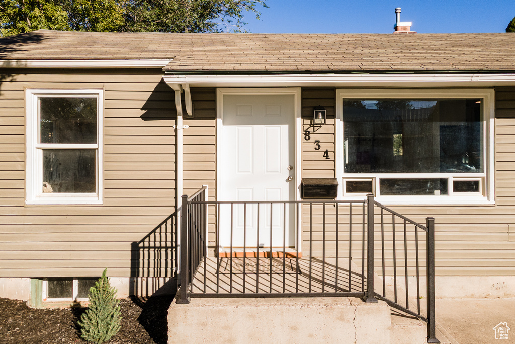 Photo 2 for MLS #2114127 at 834 Highland Blvd