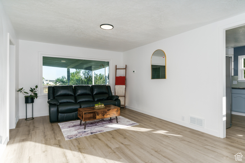 Photo 7 for MLS #2114127 at 834 Highland Blvd