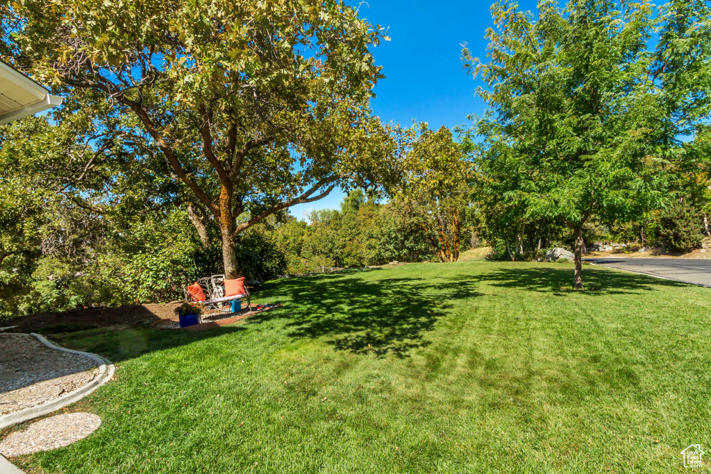Photo 3 for MLS #2114132 at 358 Eastoaks Dr
