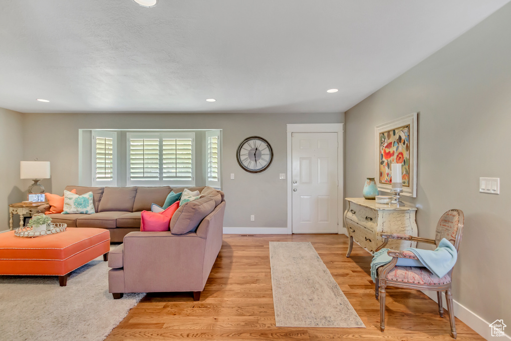 Photo 8 for MLS #2114132 at 358 Eastoaks Dr