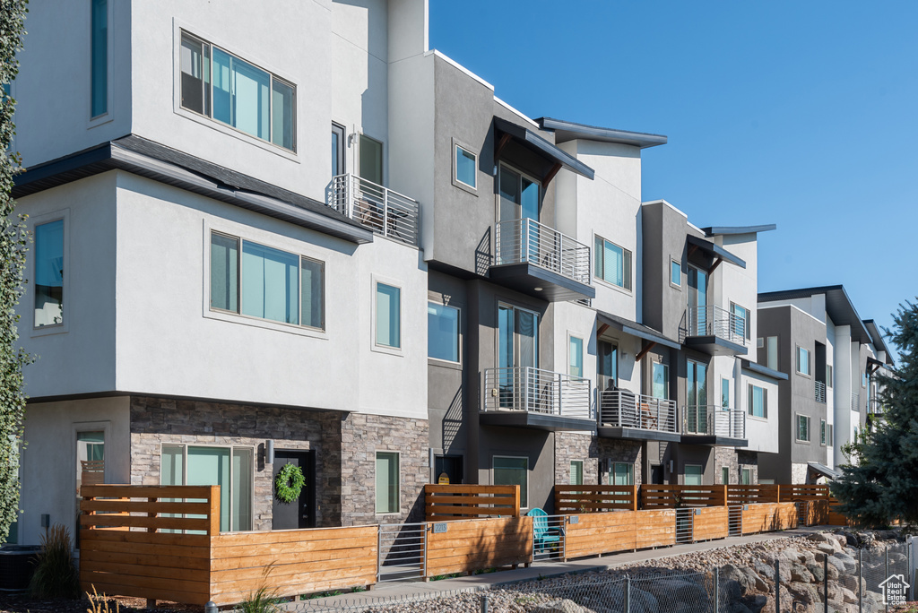 2211 N 525 W Layton, UT 84041