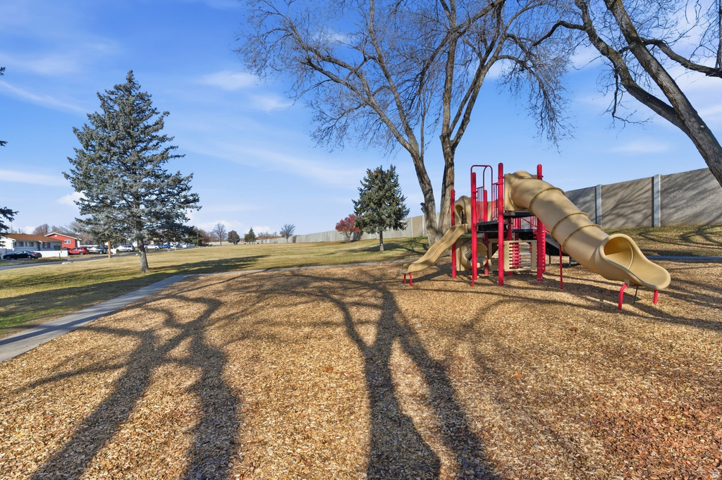 1615 N ANGEL ST #F Layton, UT 84041