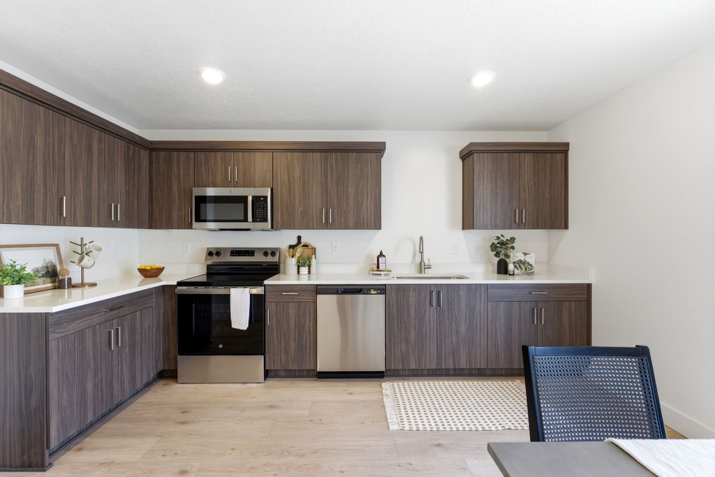 1615 N ANGEL ST #F Layton, UT 84041