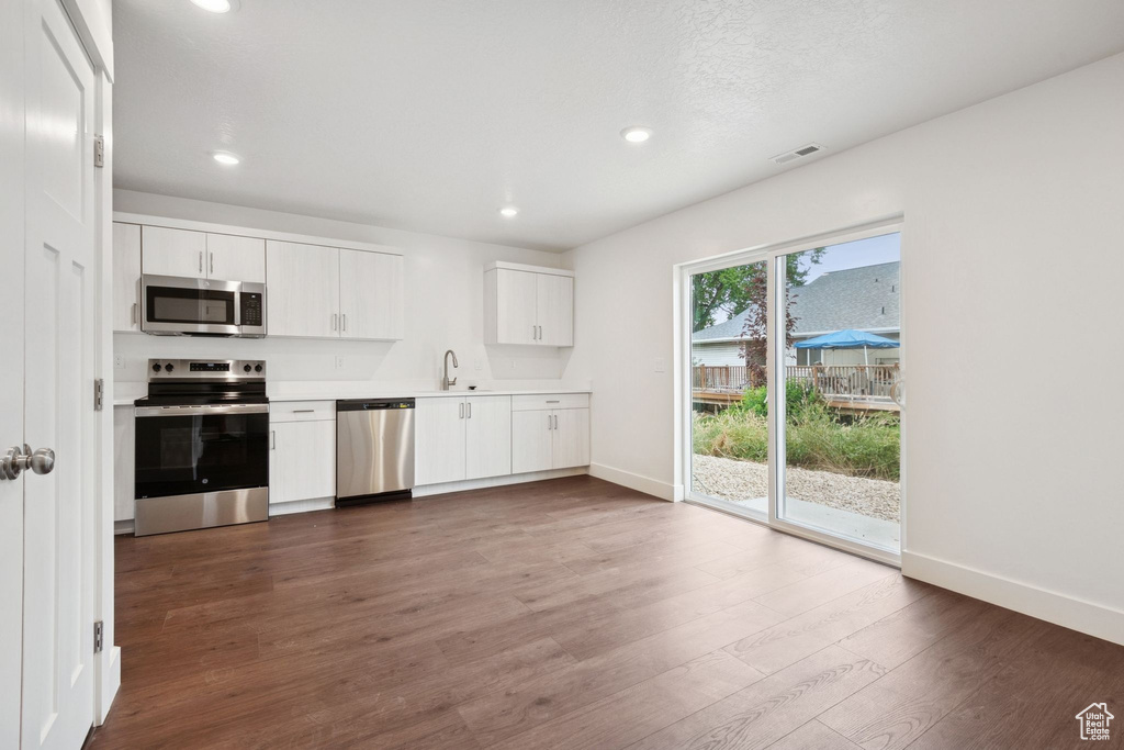 Photo 5 for MLS #2114162 at 1615 N Angel St #F