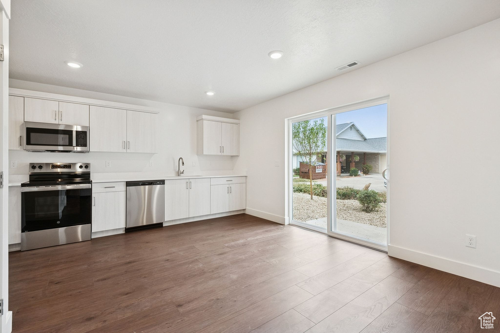 Photo 9 for MLS #2114163 at 1615 N Angel St #I