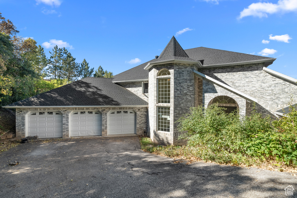 Photo 2 for MLS #2114274 at 6124 Osmond Dr