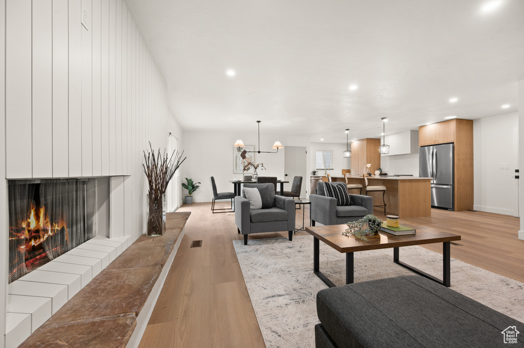 9123 S MEADOW CT Sandy, UT 84093