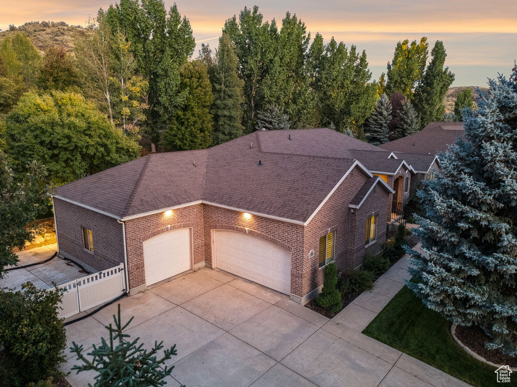 Photo 2 for MLS #2114346 at 3938 W Iris Ave