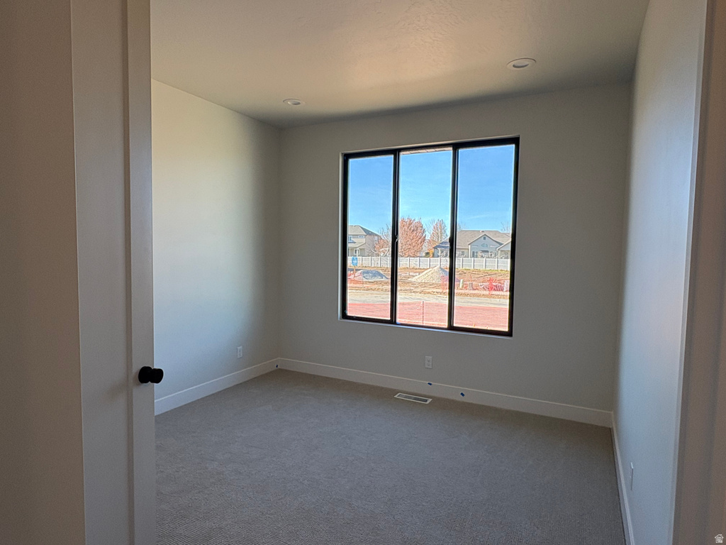 298 N AMBER LN. Layton, UT 84041