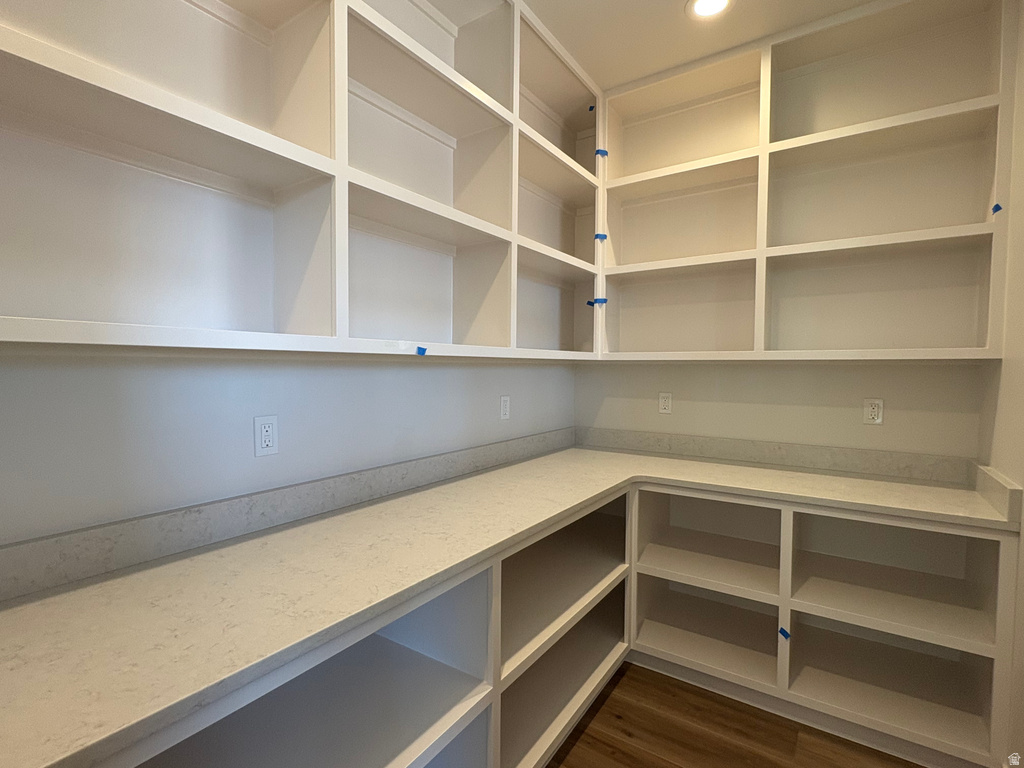 298 N AMBER LN. Layton, UT 84041