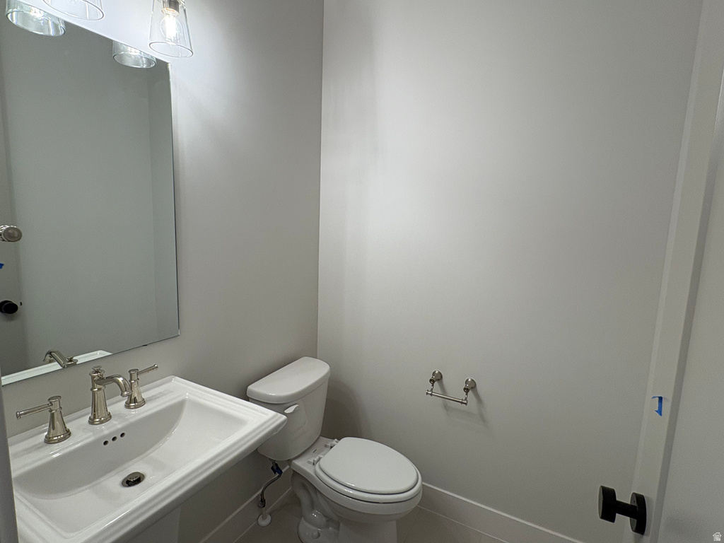 298 N AMBER LN. Layton, UT 84041