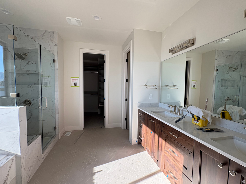 298 N AMBER LN. Layton, UT 84041