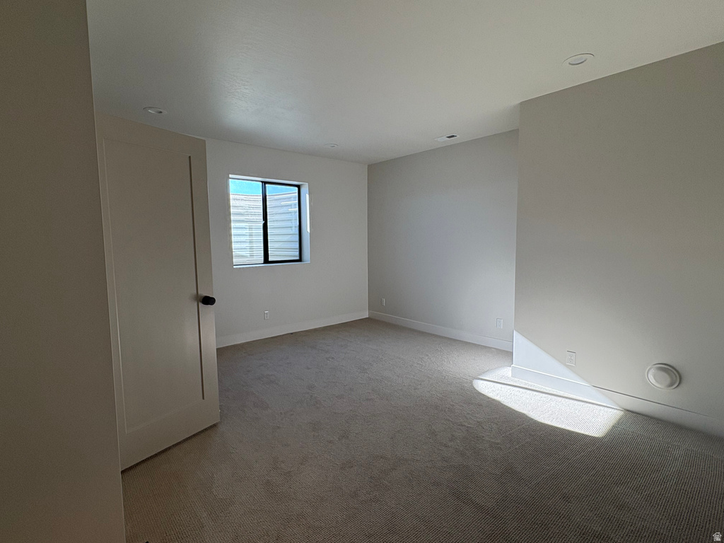 298 N AMBER LN. Layton, UT 84041