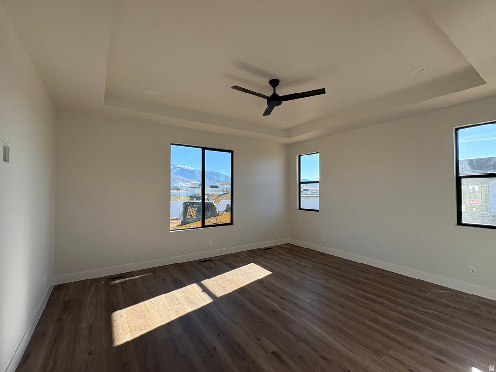 298 N AMBER LN. Layton, UT 84041