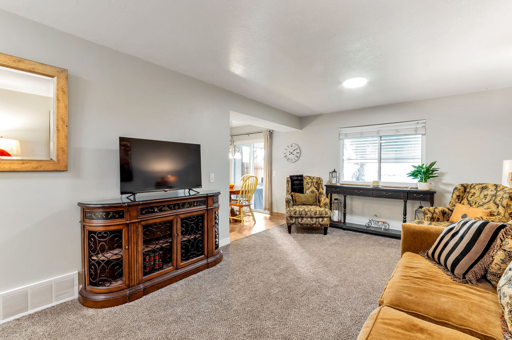 63 E 820 S Centerville, UT 84014