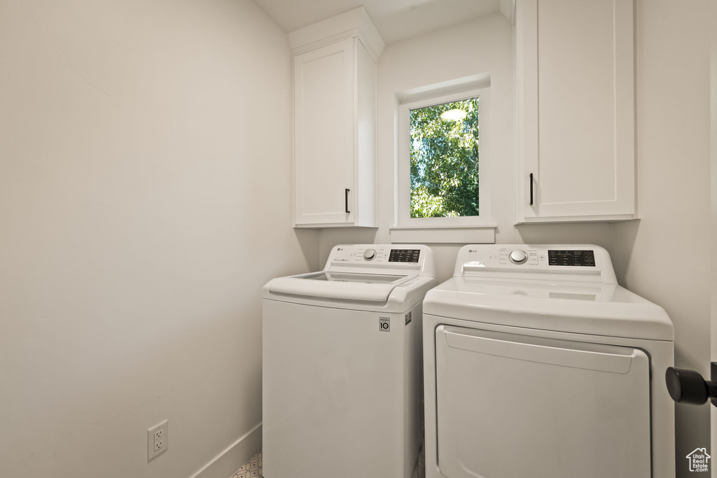 8366 S LEVINE LN Sandy, UT 84070