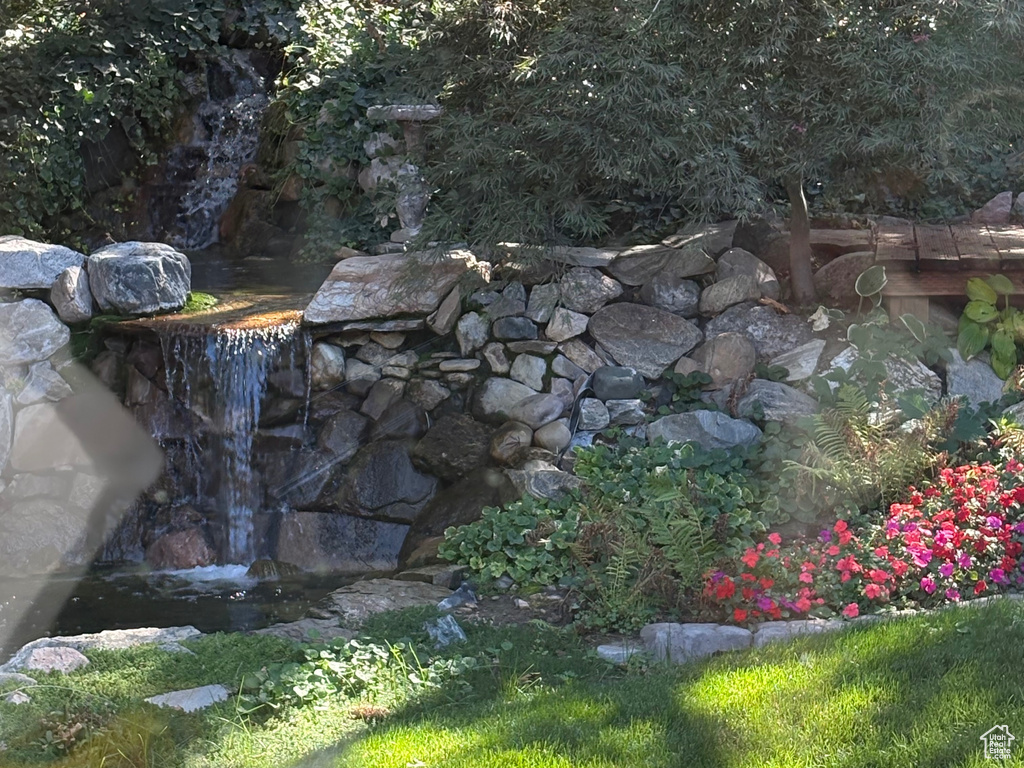 1225 S WOODLAND LN Bountiful, UT 84010