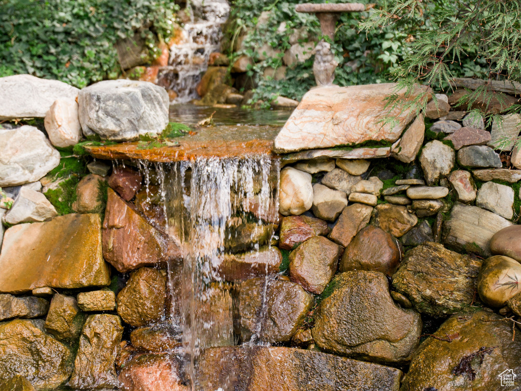 1225 S WOODLAND LN Bountiful, UT 84010