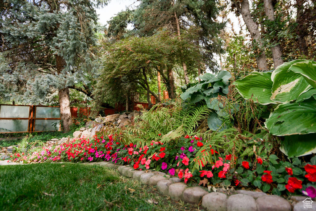 1225 S WOODLAND LN Bountiful, UT 84010
