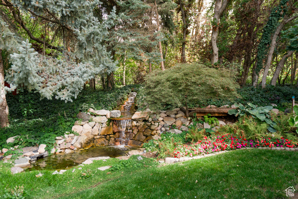 1225 S WOODLAND LN Bountiful, UT 84010