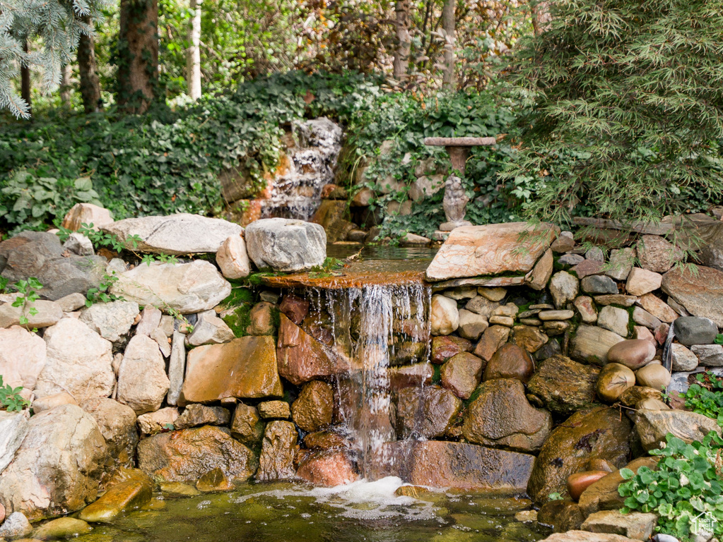 1225 S WOODLAND LN Bountiful, UT 84010