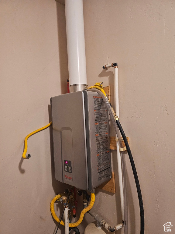 689 N 4250 W Maeser, UT 84078