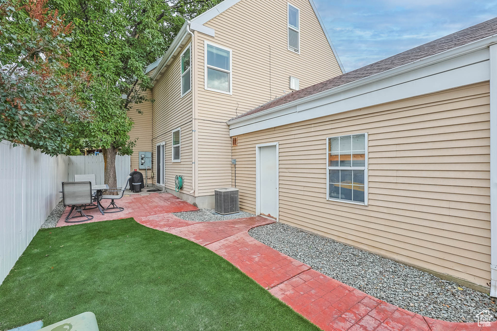 761 E GABLES LN Midvale, UT 84047