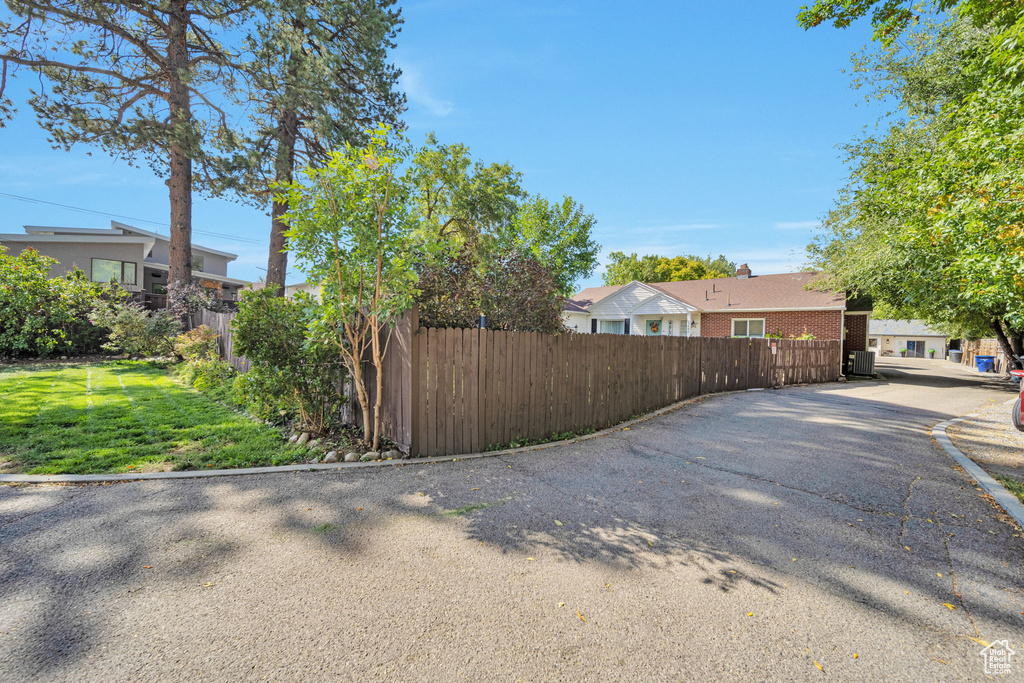 5946 S HIGHLAND DR Holladay, UT 84121