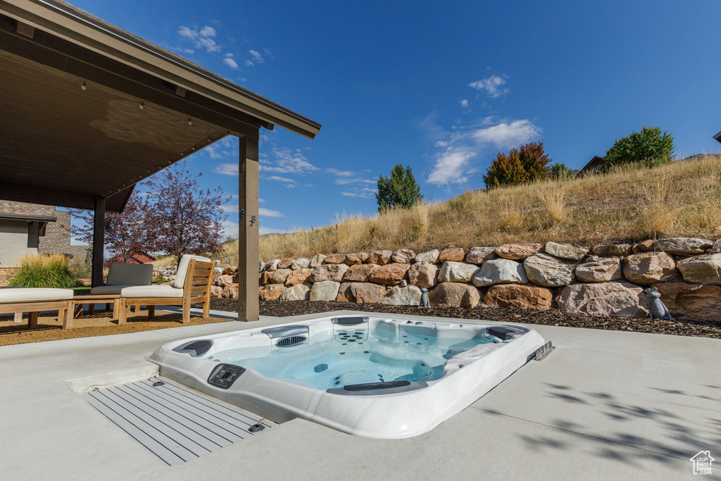 Photo 4 for MLS #2114591 at 5937 E Big Horn Pkwy