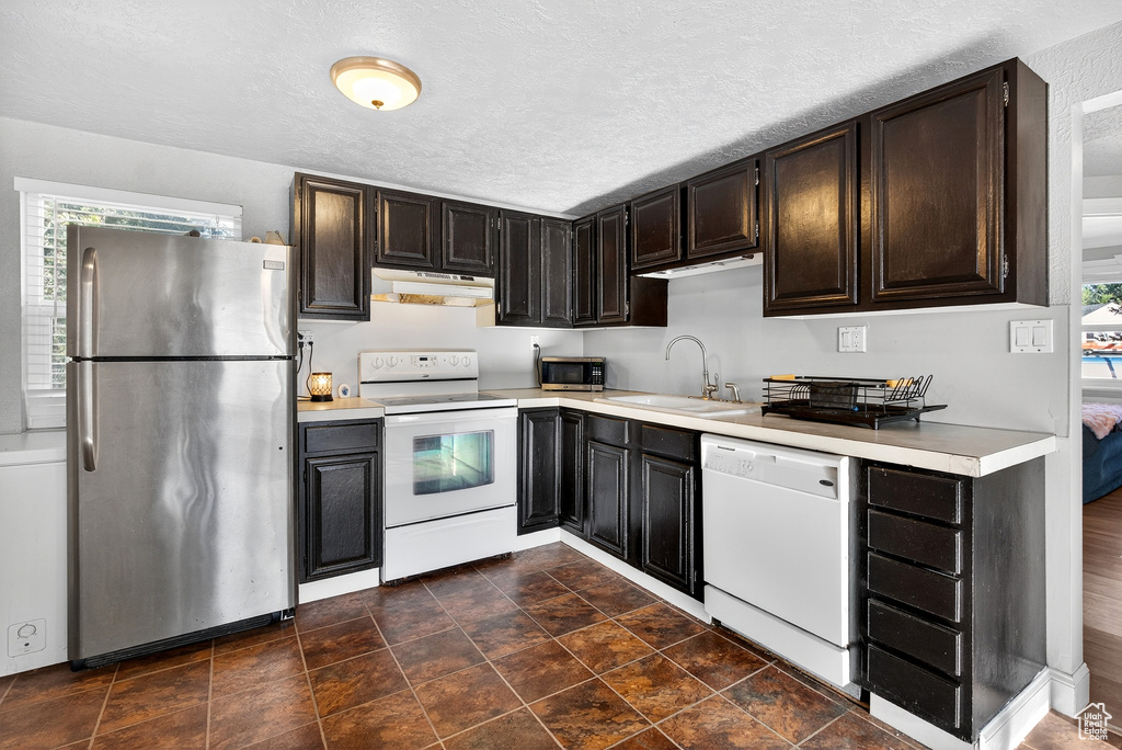 Photo 8 for MLS #2114602 at 592 Maple St