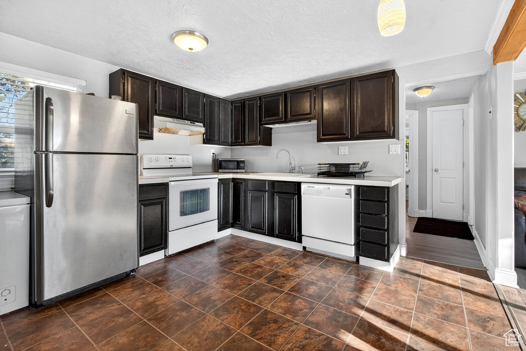 Photo 3 for MLS #2114602 at 592 Maple St