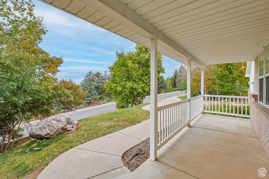 Photo 38 for MLS #2114622 at 2015 Ridgehollow Dr