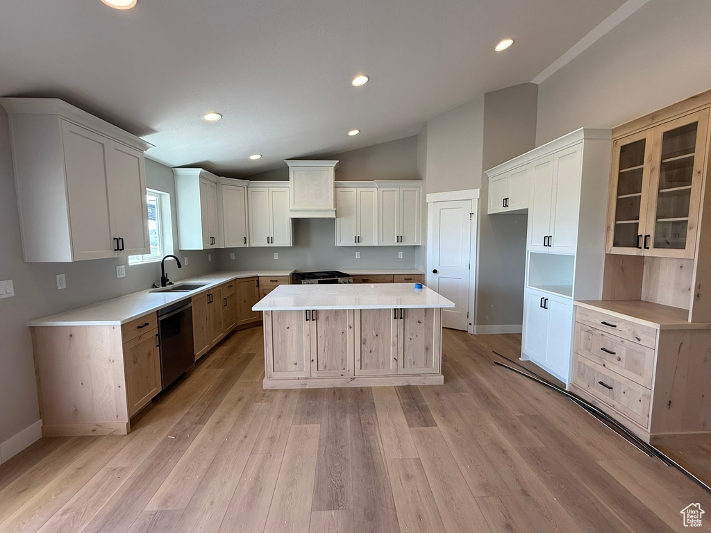 2417 W 3200 N Farr West, UT 84404