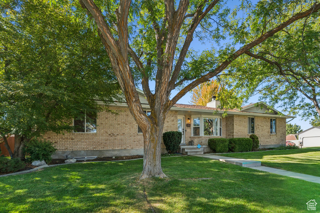 Photo 3 for MLS #2114637 at 1392 E Marbella St