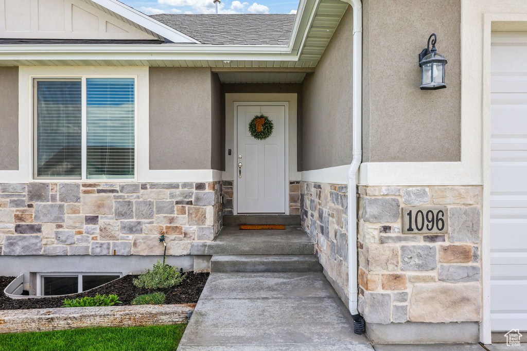 Photo 2 for MLS #2114638 at 1096 N 340 West