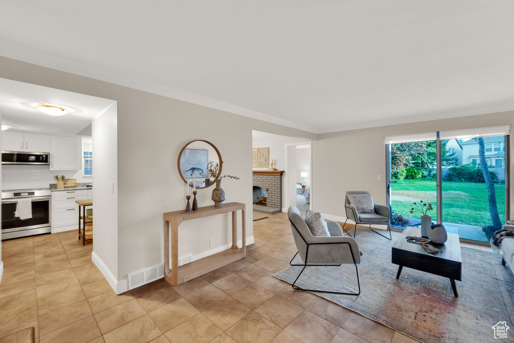 Photo 4 for MLS #2114682 at 1342 E Saxony Place