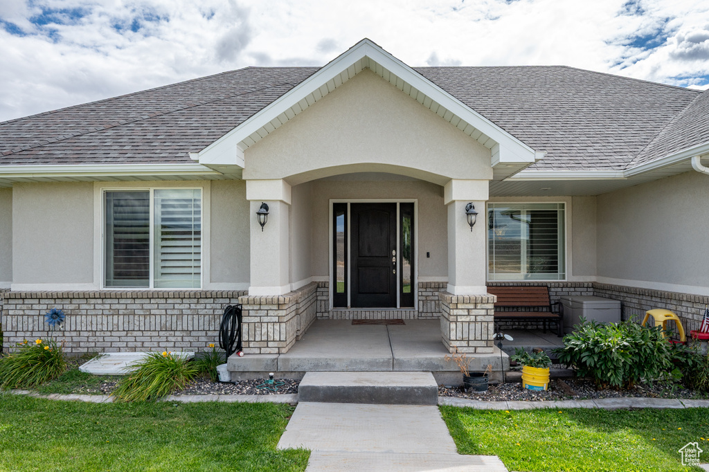Photo 2 for MLS #2114778 at 351 W Skyline Dr