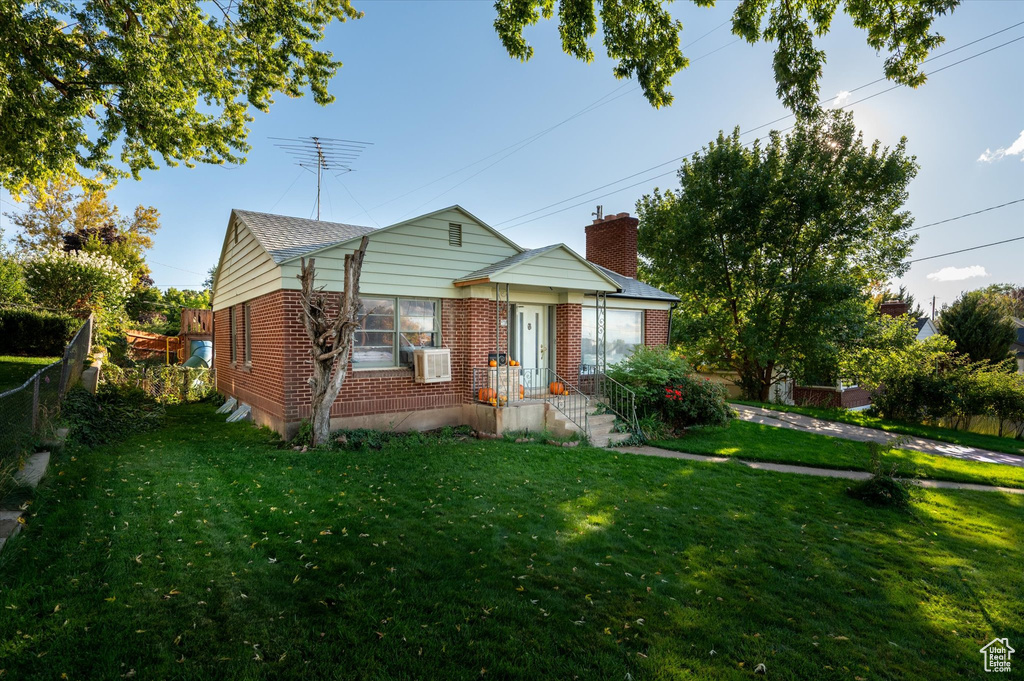 Photo 3 for MLS #2114801 at 1289 E 30th St