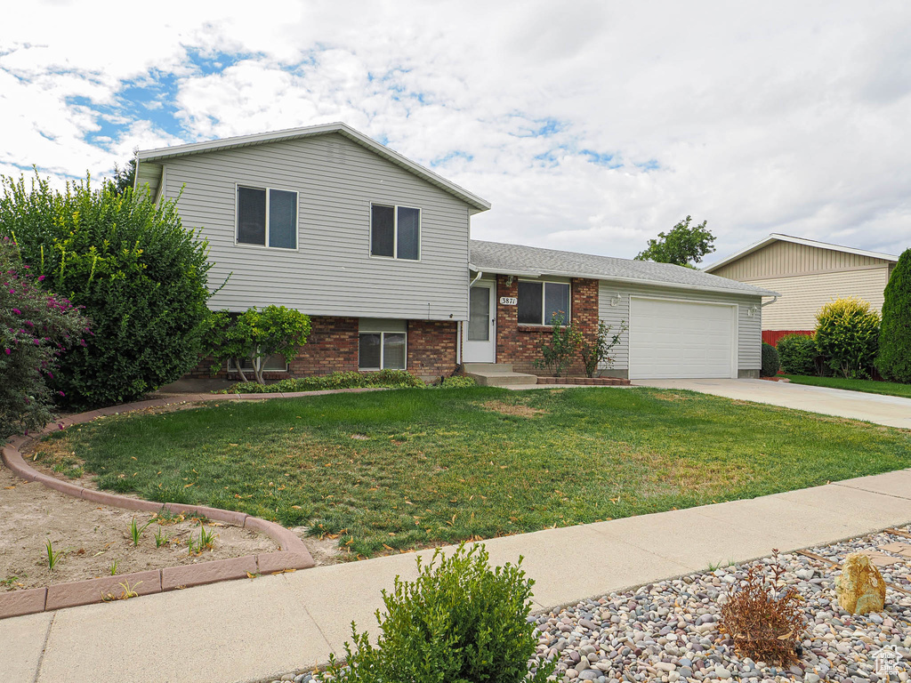 Photo 2 for MLS #2114840 at 3871 W 2925 South
