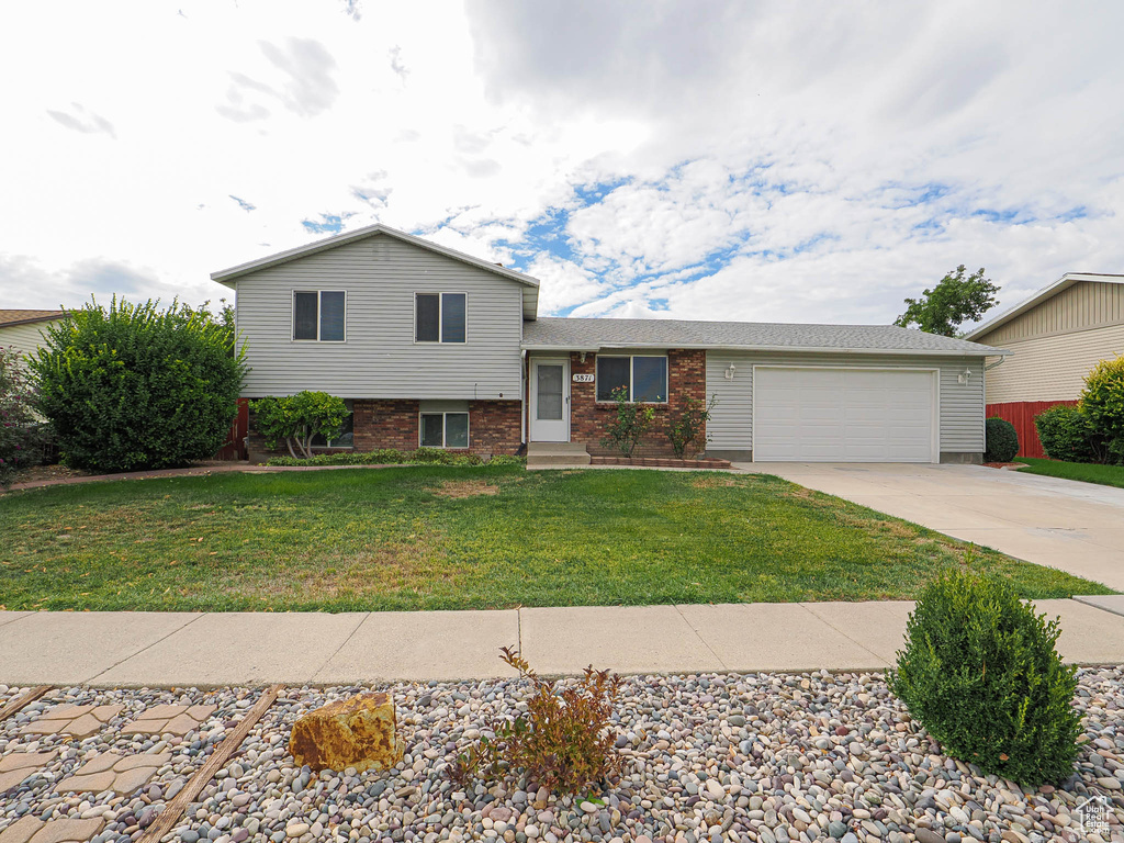 Photo 3 for MLS #2114840 at 3871 W 2925 South