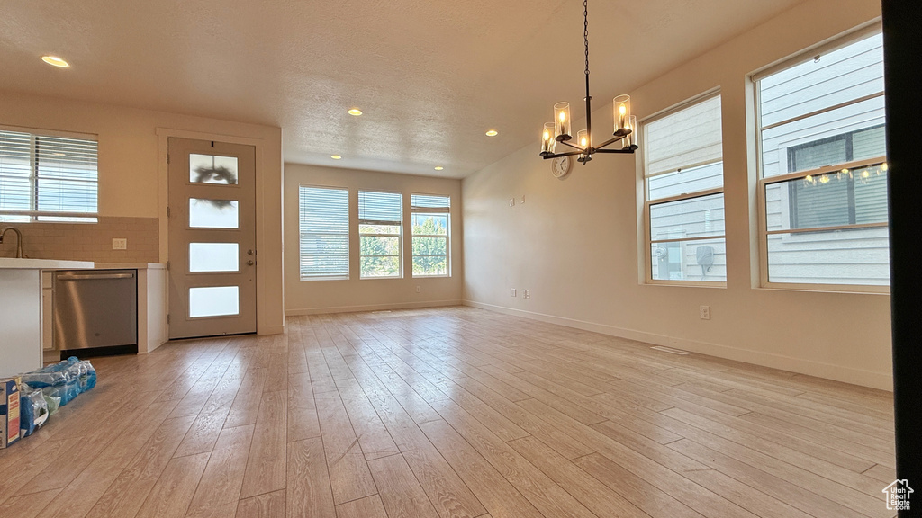 389 W 3200 N Lehi, UT 84043